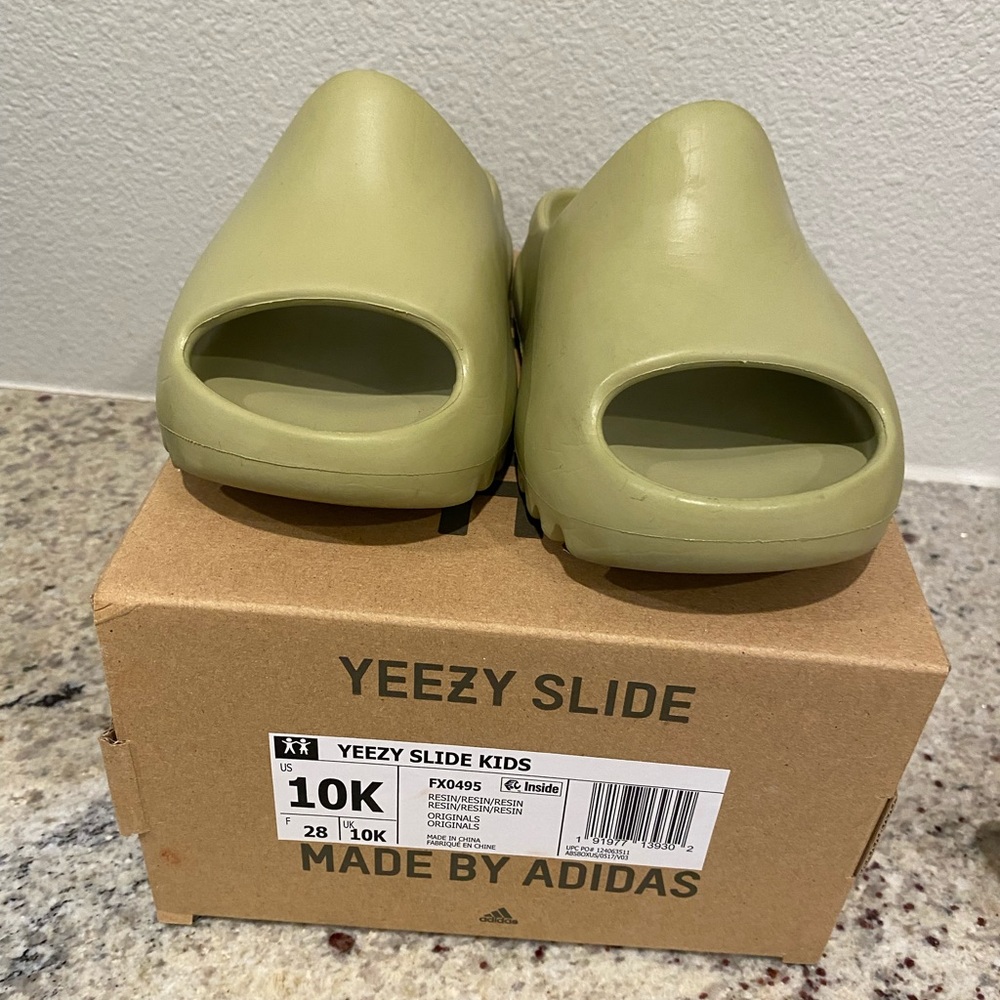 Adidas YEEZY Slide kids size 10